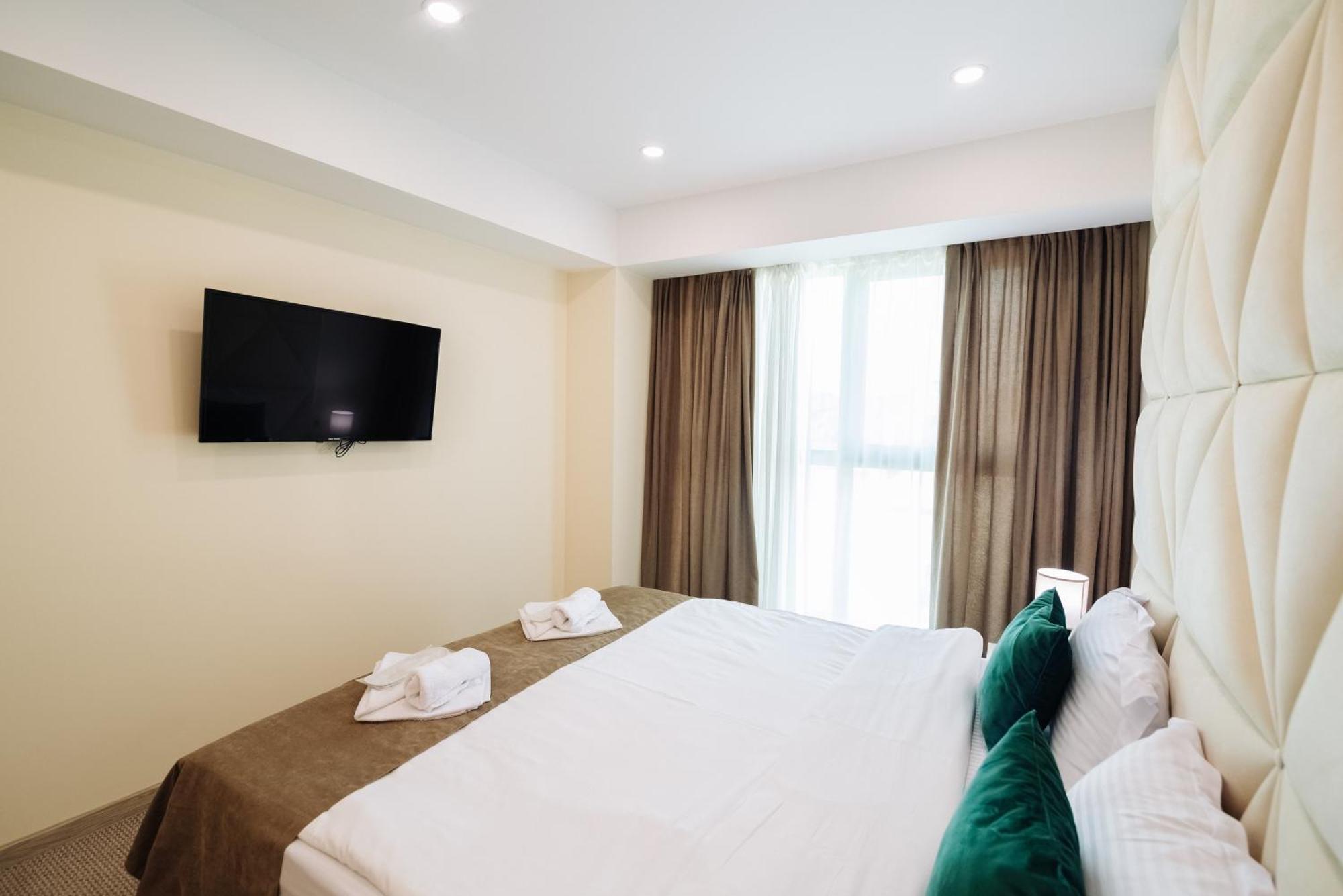 Royal Plaza Hotel Tiflis Oda fotoğraf