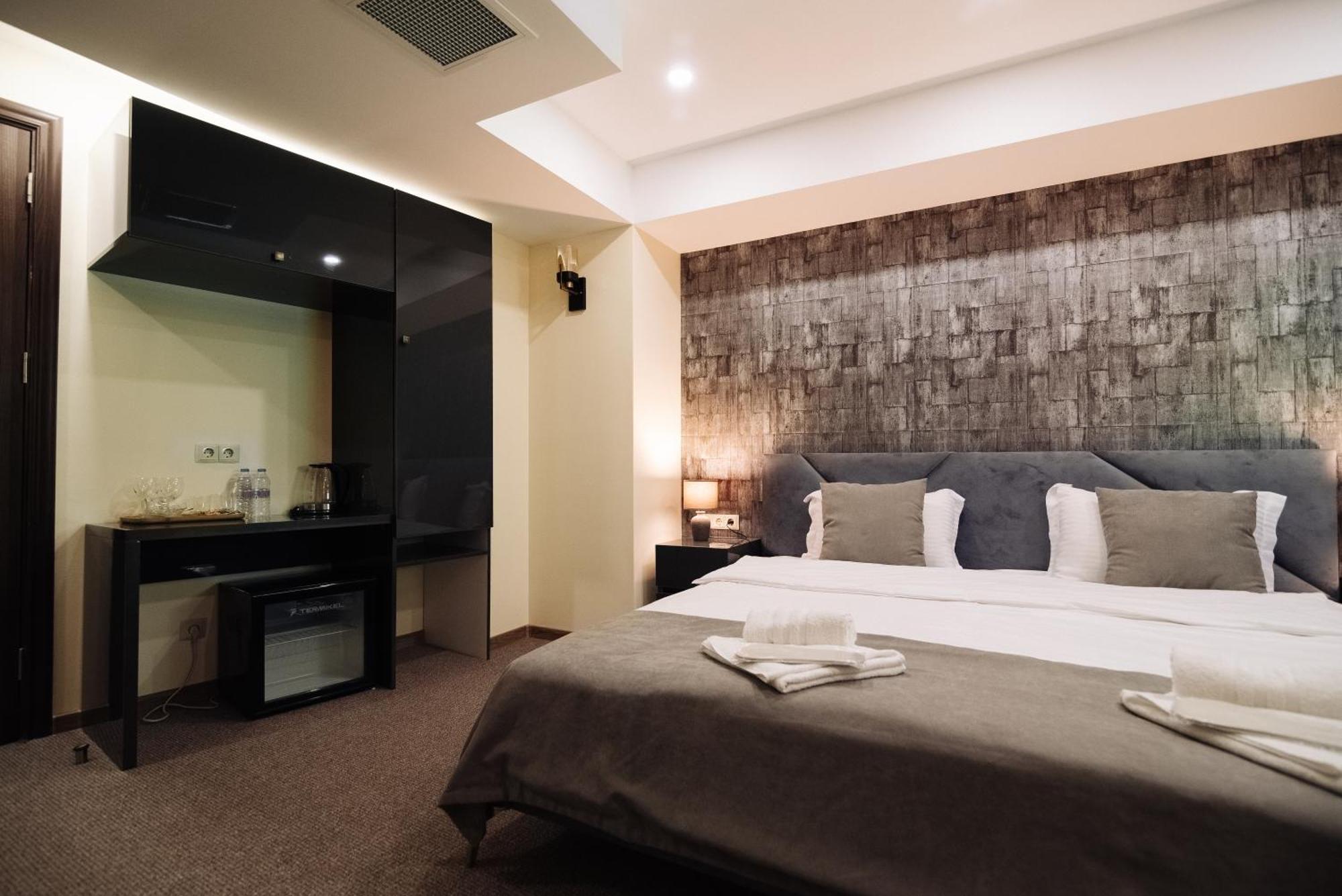 Royal Plaza Hotel Tiflis Oda fotoğraf