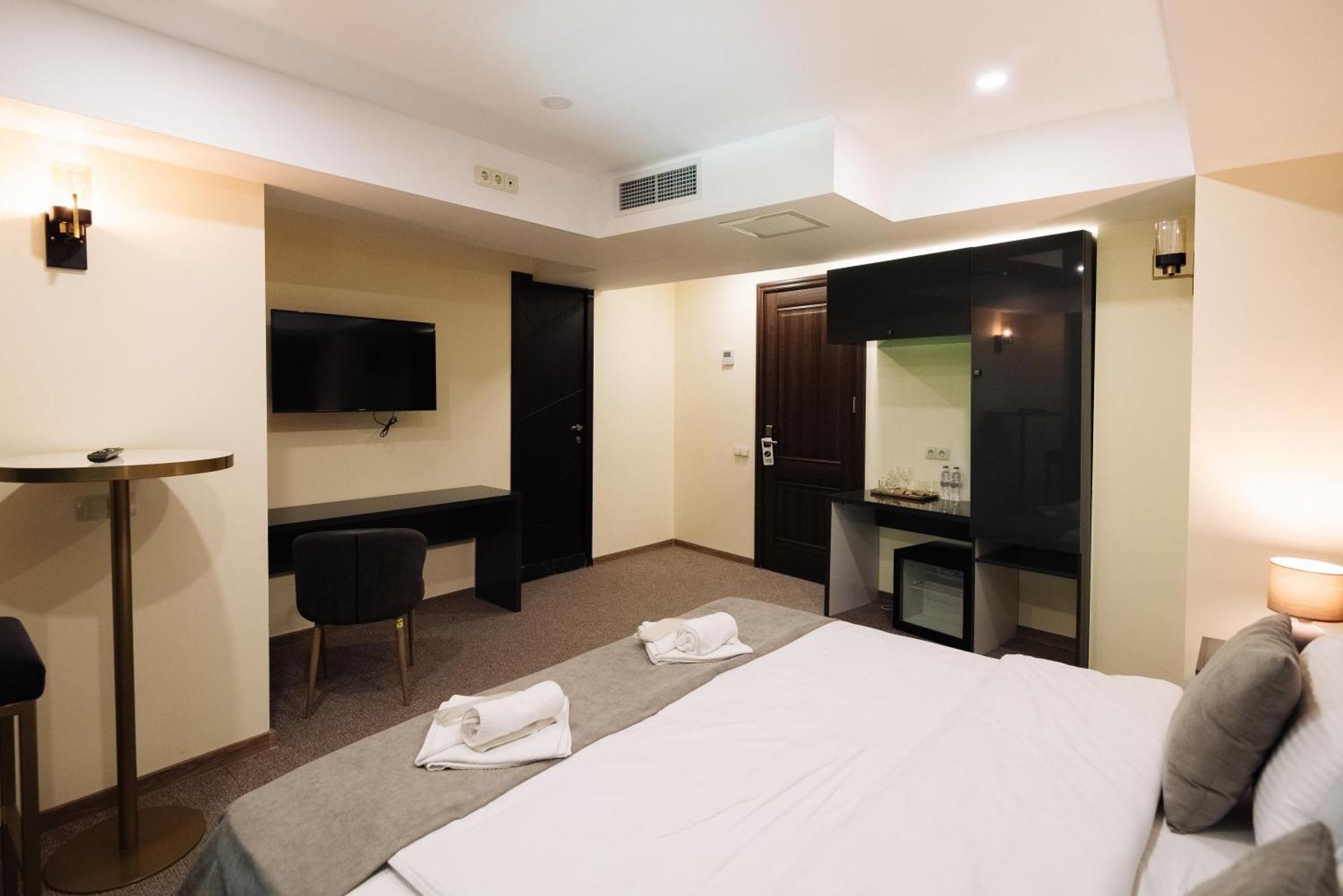 Royal Plaza Hotel Tiflis Oda fotoğraf