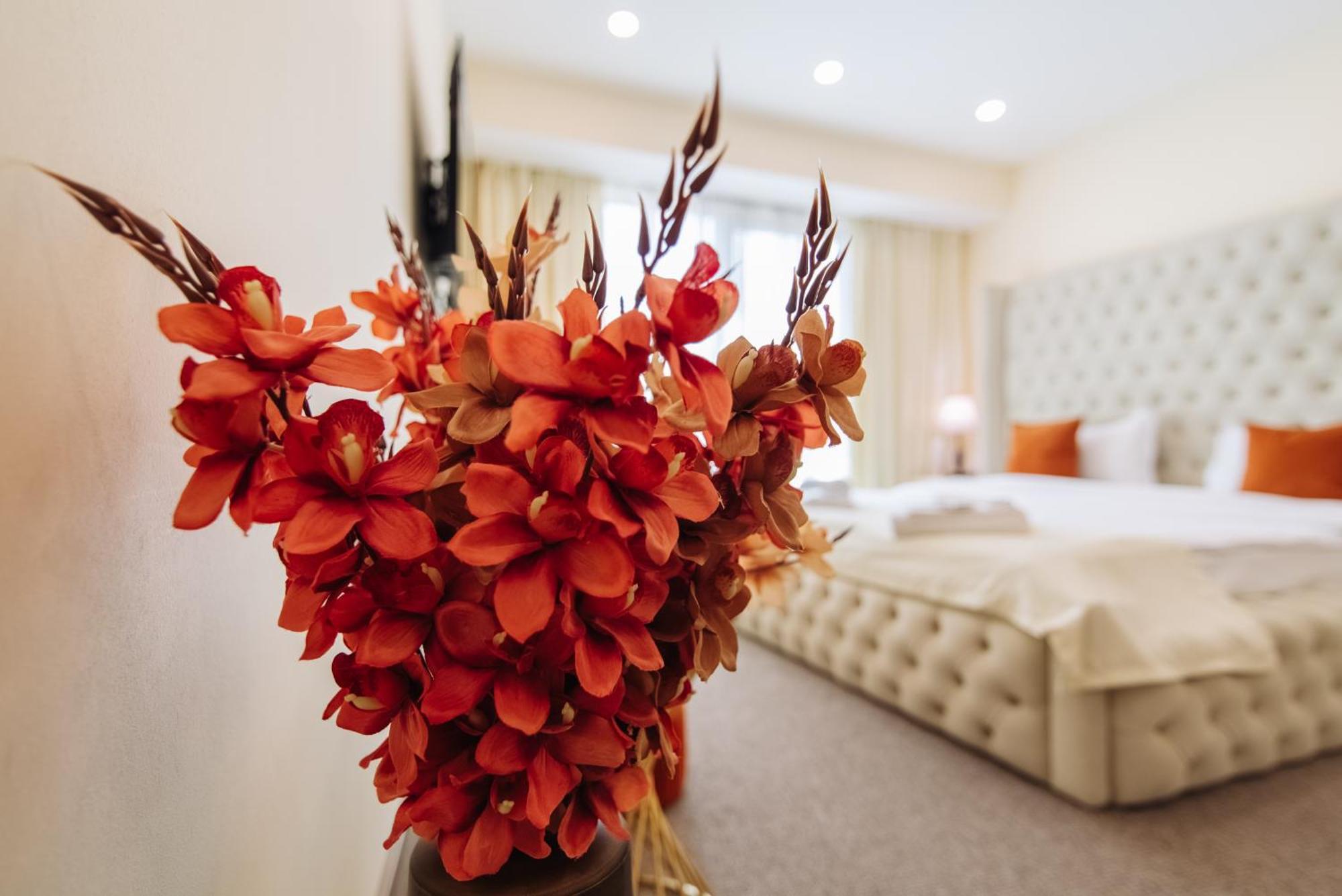 Royal Plaza Hotel Tiflis Oda fotoğraf